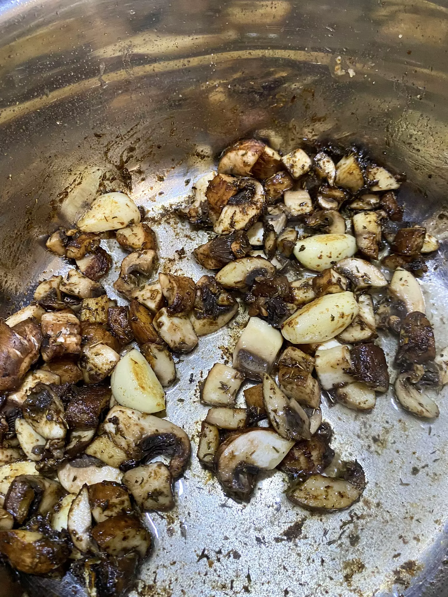 ina-garten-chicken-marsala-Step01-the-mushrooms-garlic-and-thyme-min