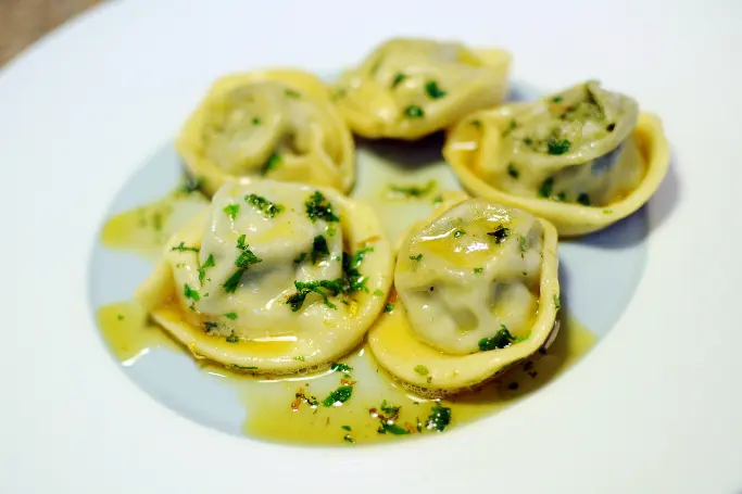 what sauces to serve with spinach ravioli